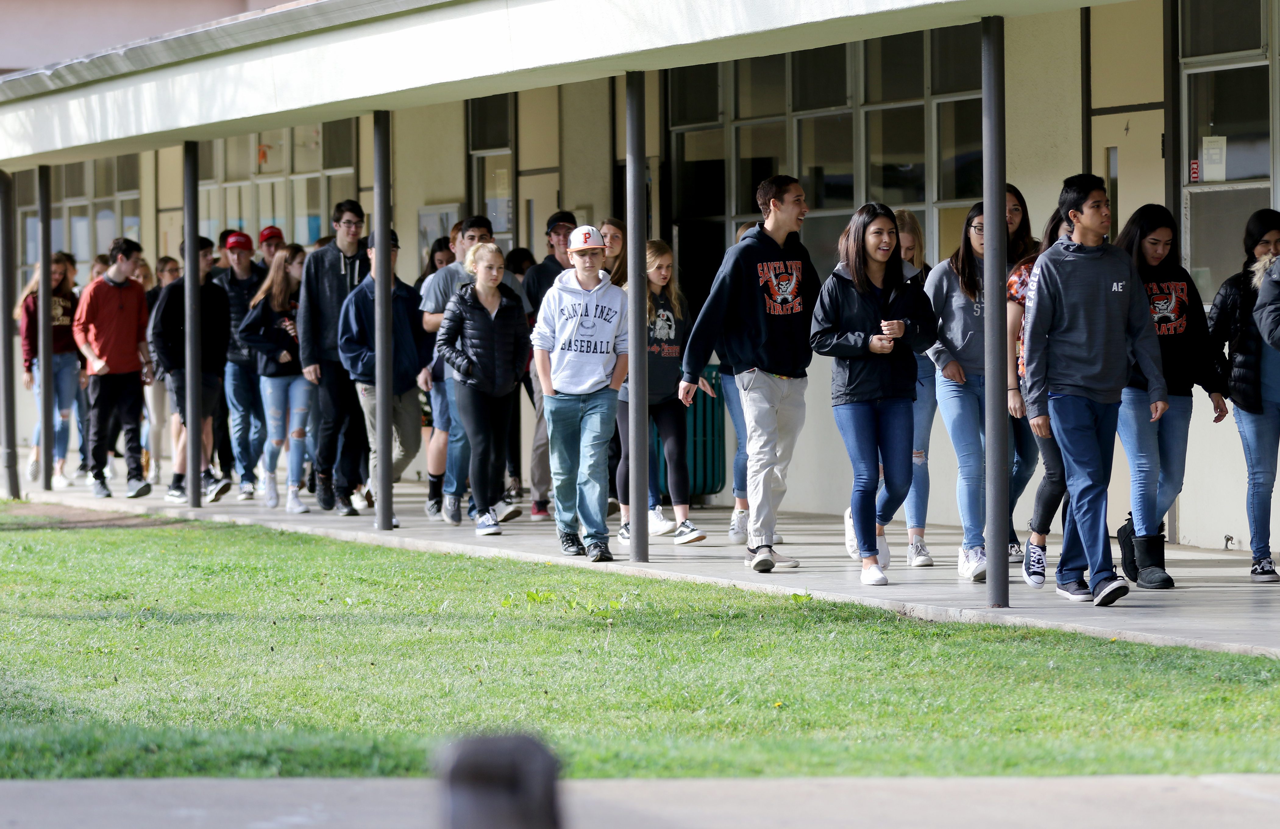 More than 200 SYHS students participate in national walk-out over gun violence, while others remain in the gym