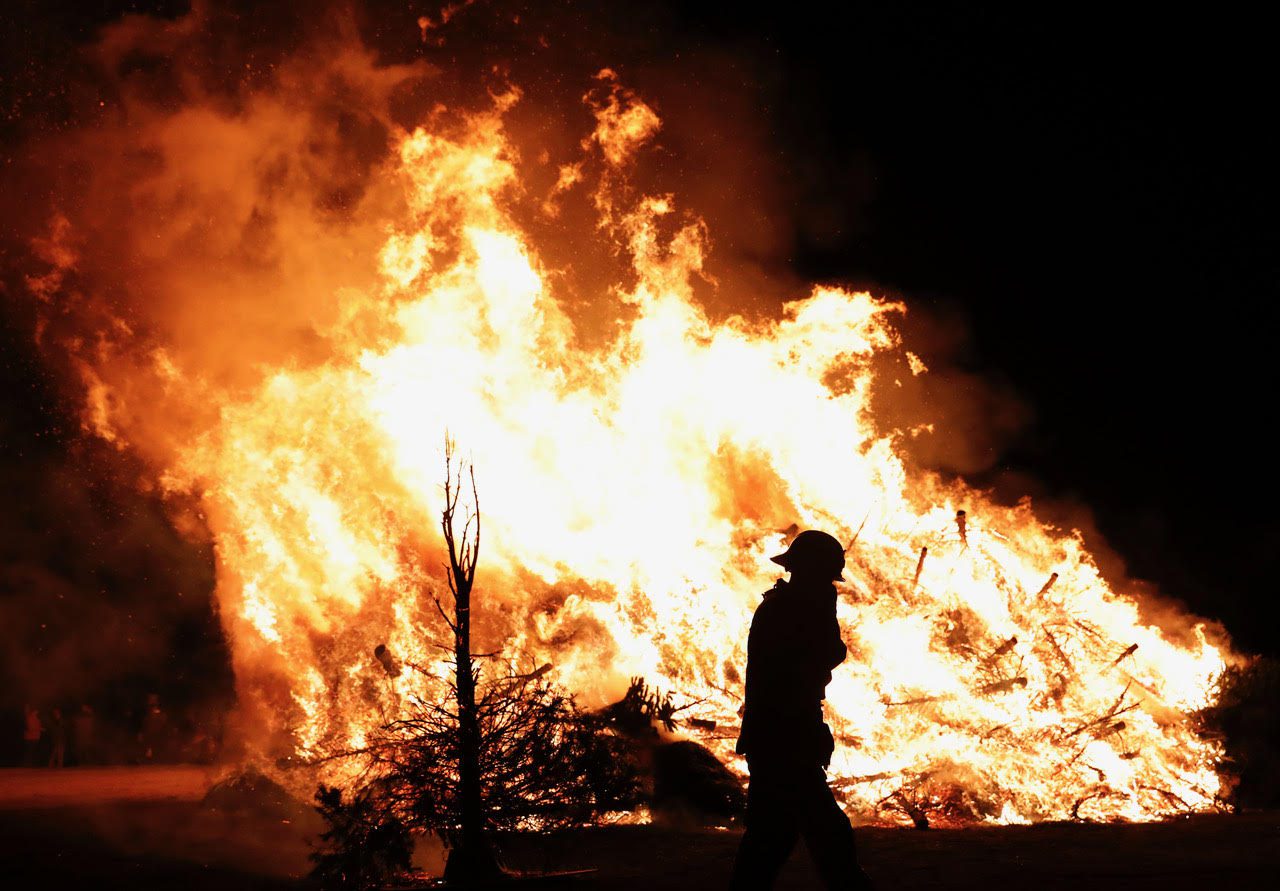 Tree burn closes holiday season in the valley