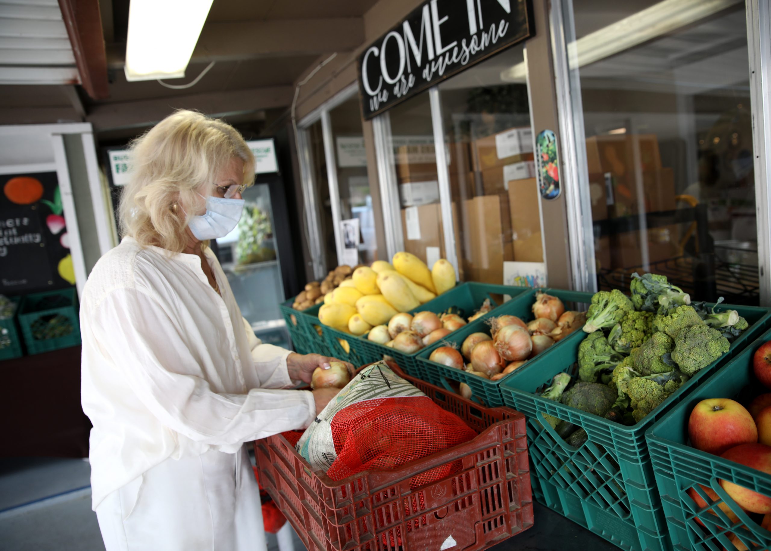 Local food groups work together to alleviate hunger during pandemic
