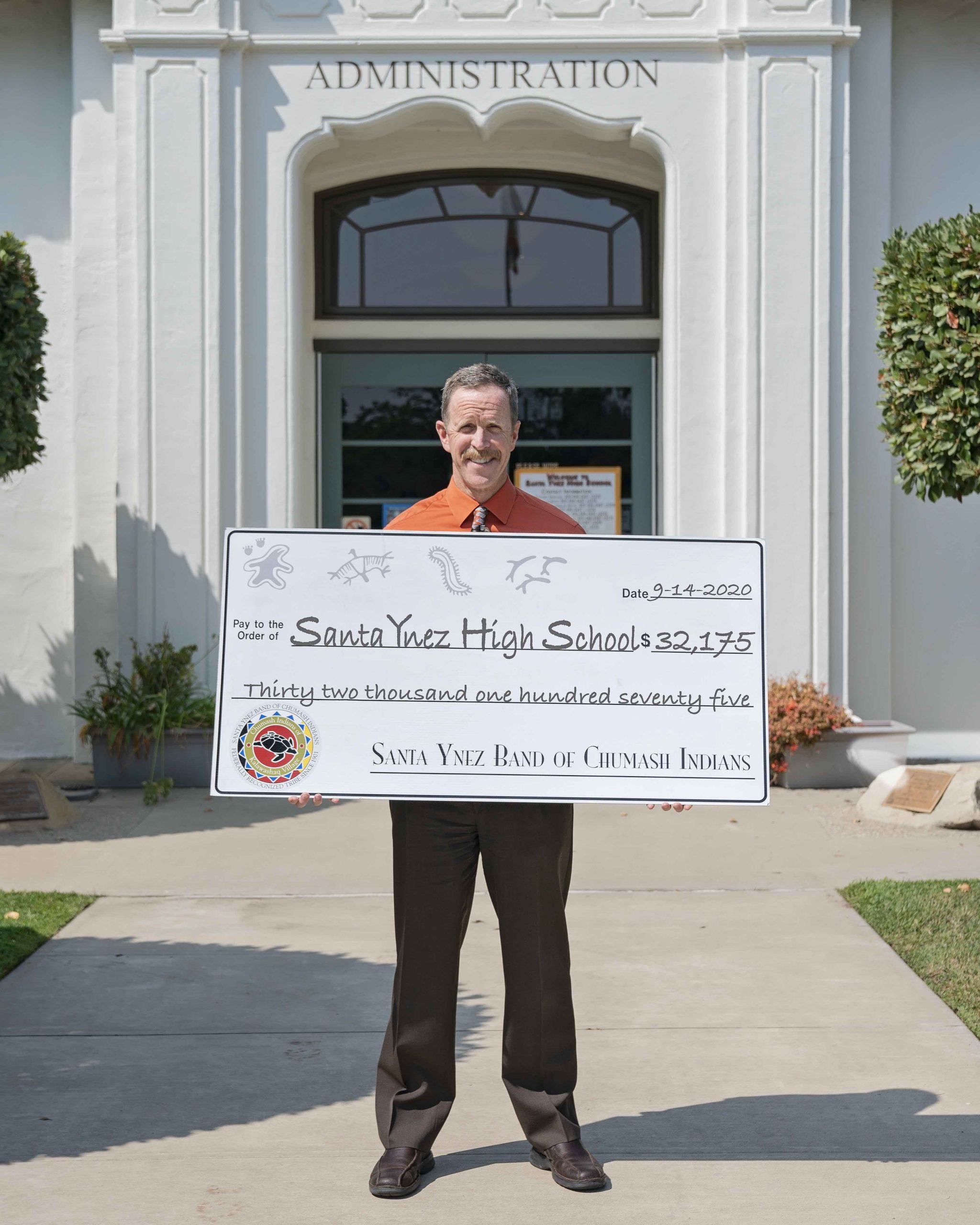 Chumash distribute $100,000 in donations to SYV schools